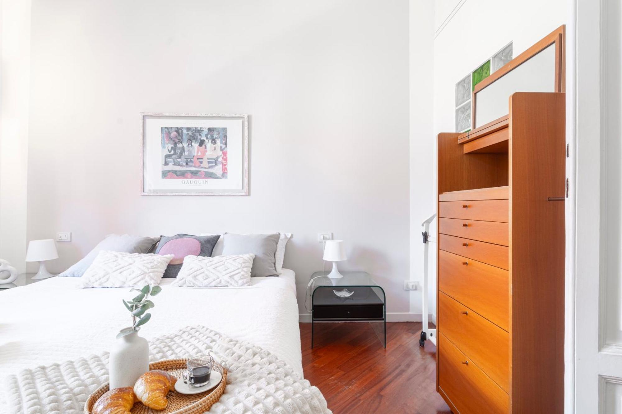 Roomy Flat With Garage - Porta Romana Apartment *