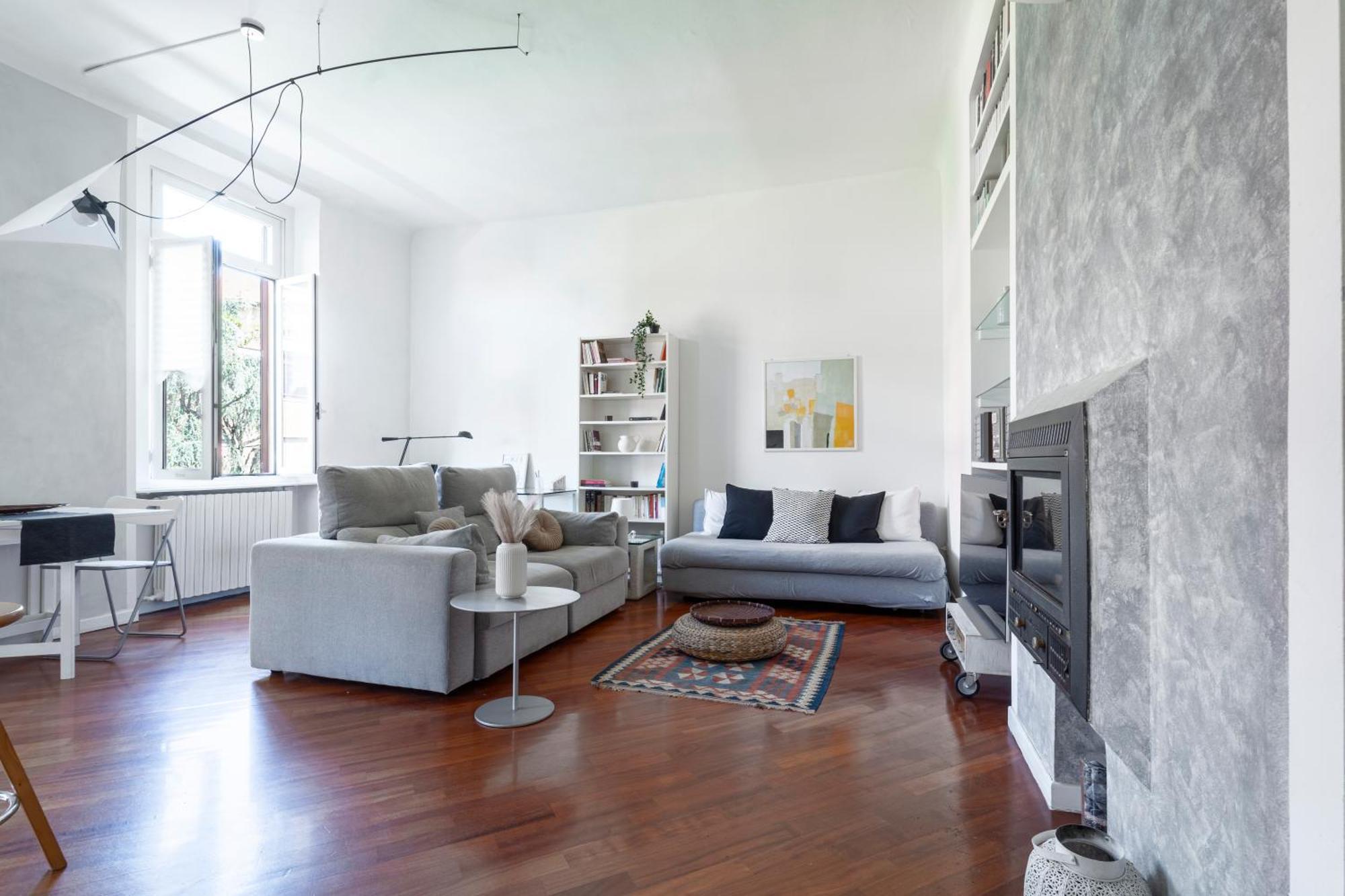 Roomy Flat With Garage - Porta Romana Apartment *