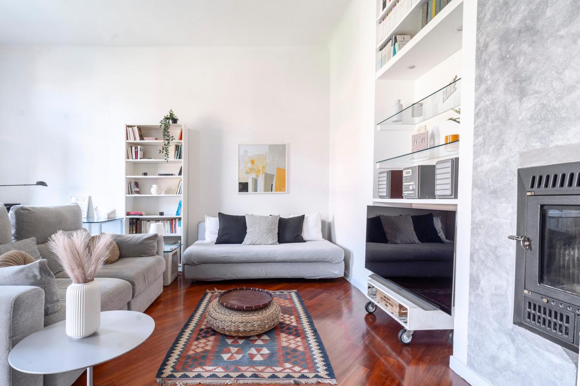 Apartment Roomy Flat With Garage - Porta Romana *