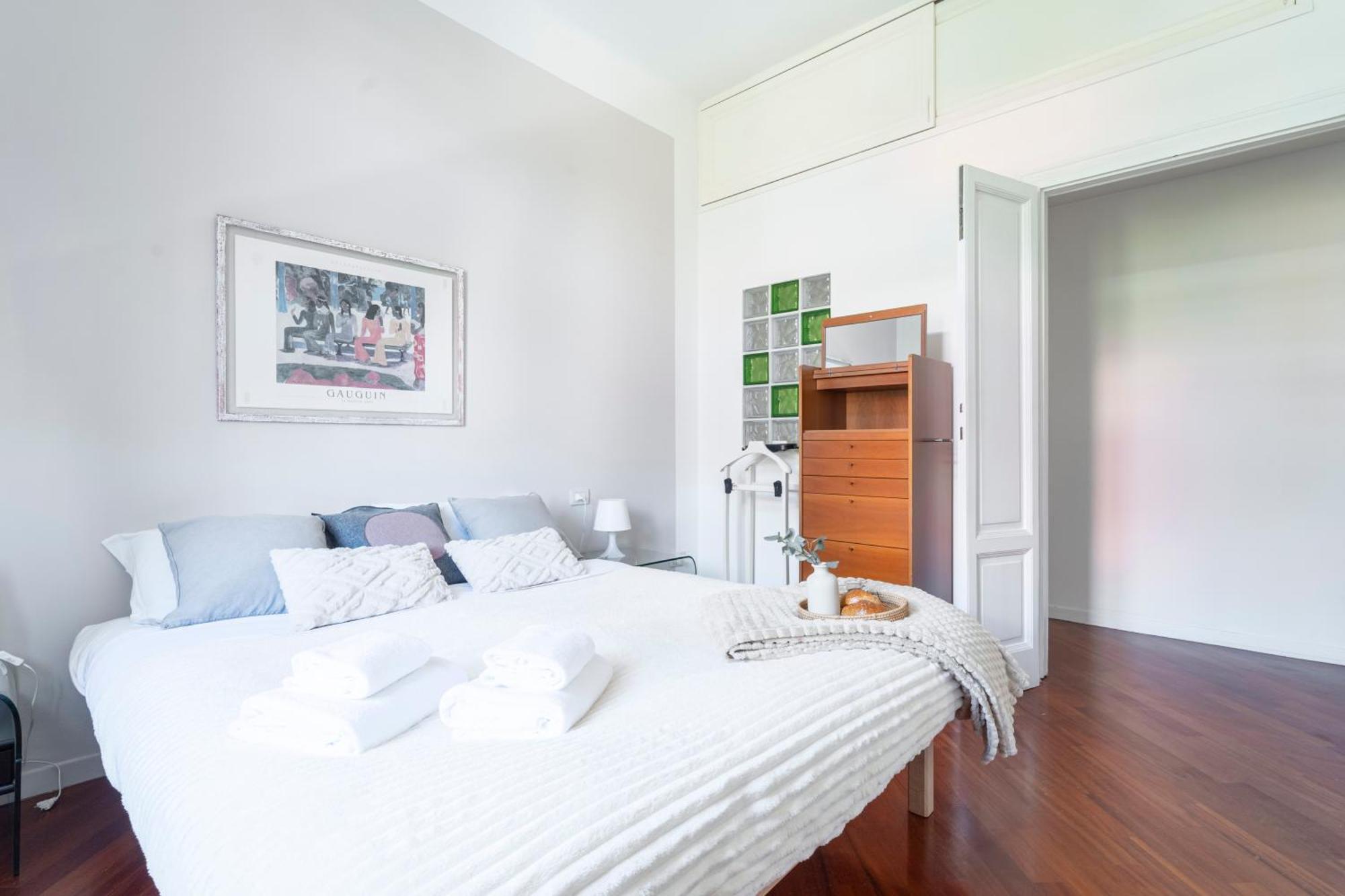 Roomy Flat With Garage - Porta Romana Apartment *